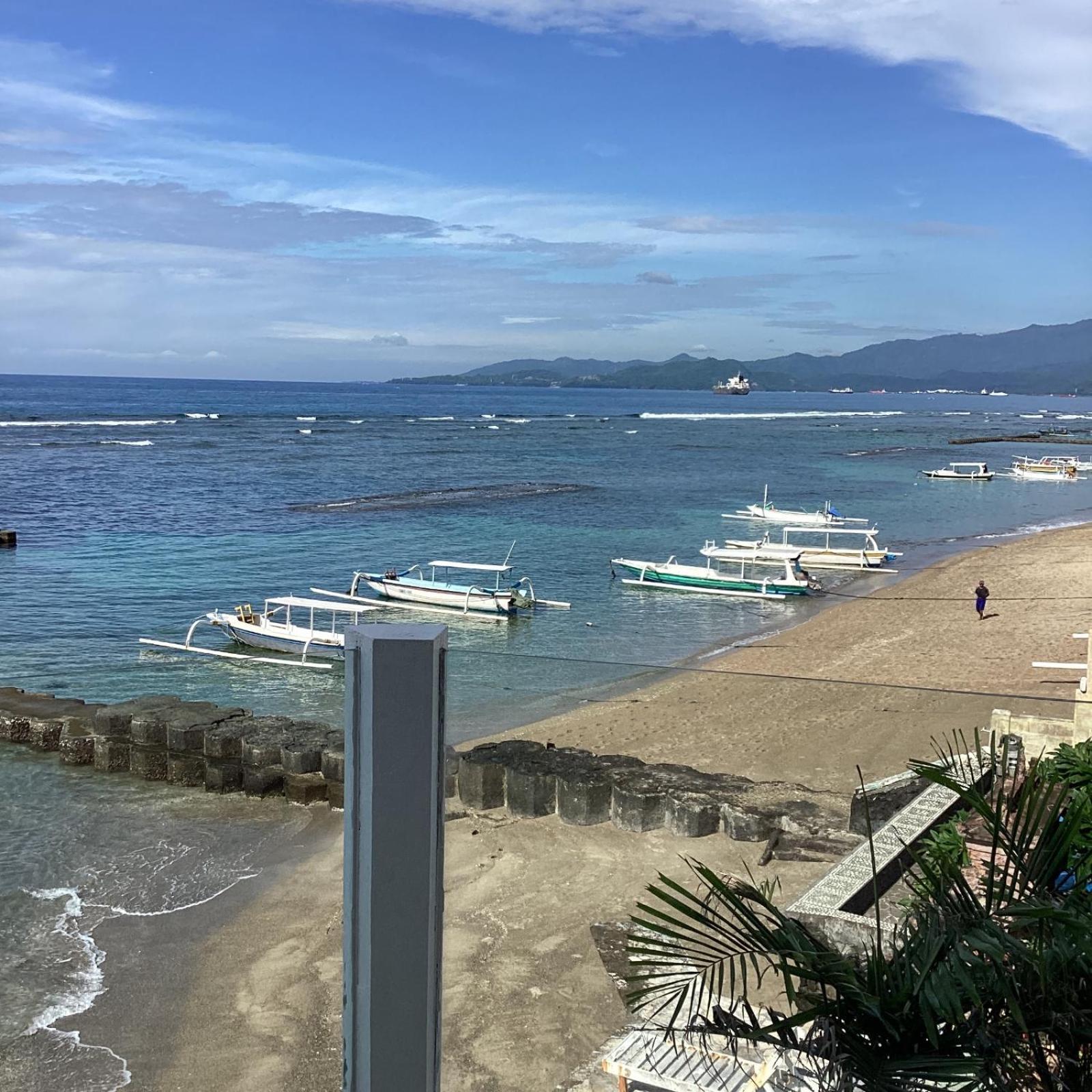Puri Oka Beach Bungalows จันดีดาซา ภายนอก รูปภาพ