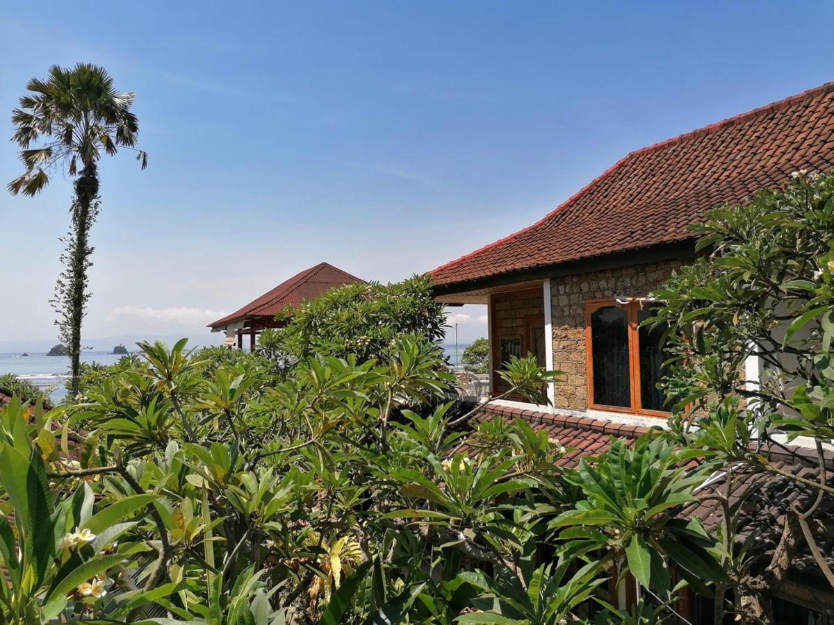 Puri Oka Beach Bungalows จันดีดาซา ภายนอก รูปภาพ